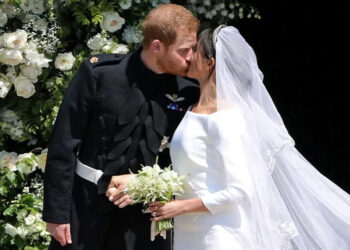 Meghan Markle es llamada 'desesperada' después de publicar más de 20 fotos nuevas para su aniversario de bodas con el príncipe Harry