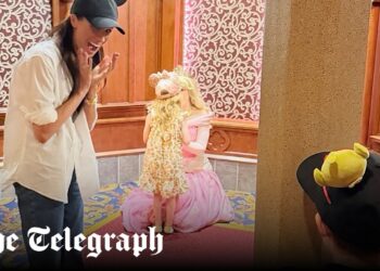 Meghan, el príncipe Archie y la princesa Lilibet disfrutan de un paseo familiar en Disneyland