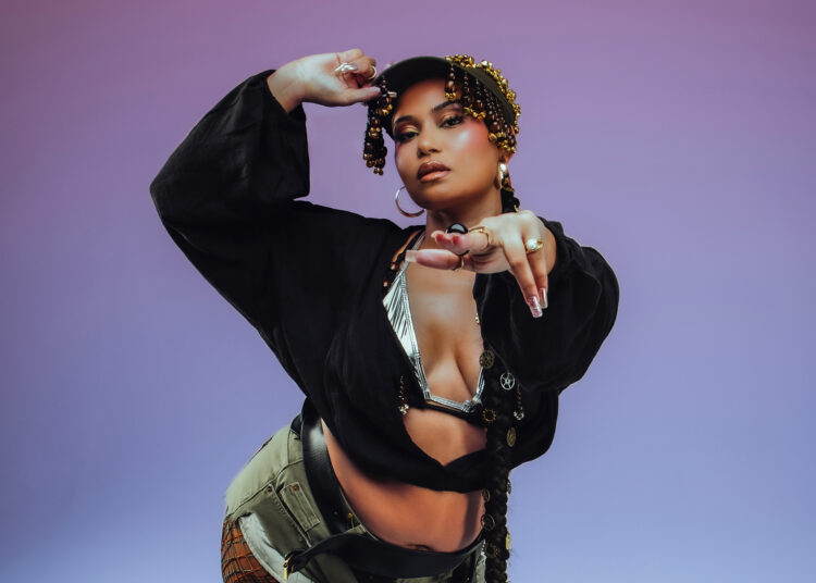 Moliy está listo para el verano en la nueva lista de reproducción de The Cover