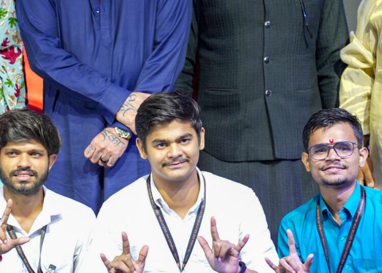 Mumbai: celebridades asisten al lanzamiento del tráiler de 'Aakhri Sawal' #Gallery