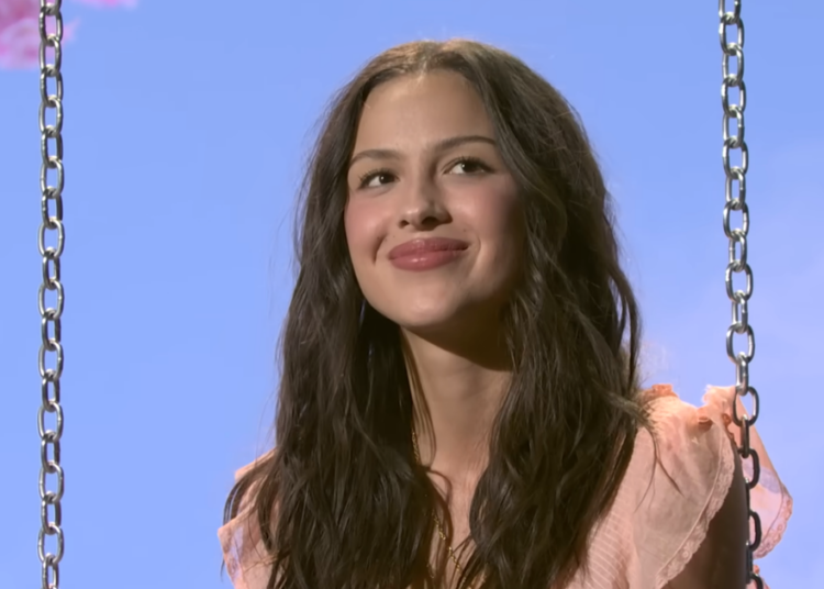 Olivia Rodrigo estrena nueva canción en Saturday Night Live