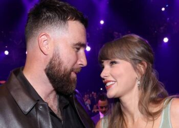 Platos de chefs famosos sobre Taylor Swift y Travis Kelce cenando en su restaurante
