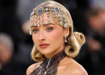 Sabrina Carpenter revela su película favorita durante la alfombra roja de la Met Gala