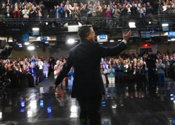 Stephen Colbert hace la reverencia final en 'The Late Show' con Paul McCartney