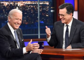 Stephen Colbert recibe un homenaje especial de Joe Biden en medio del final