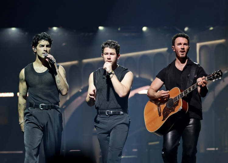 Tecate Emblema 2026: Jonas Brothers, Louis Tomlinson, Kenia OS y el line up completo del festival