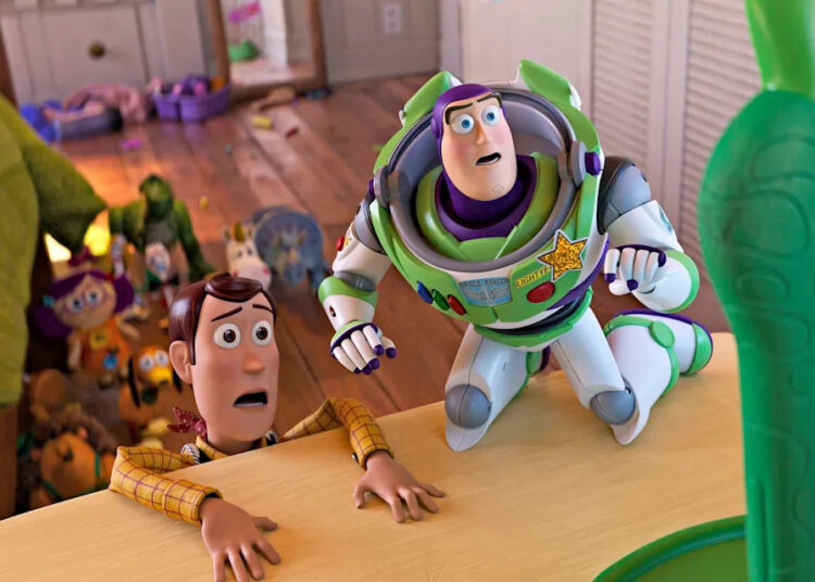 Woody y Buzz Lightyears en Toy Story 5Crédito: Cortesía de Pixar
