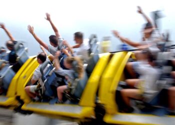 YouTuber expulsado de Six Flags por comer nuggets de pollo