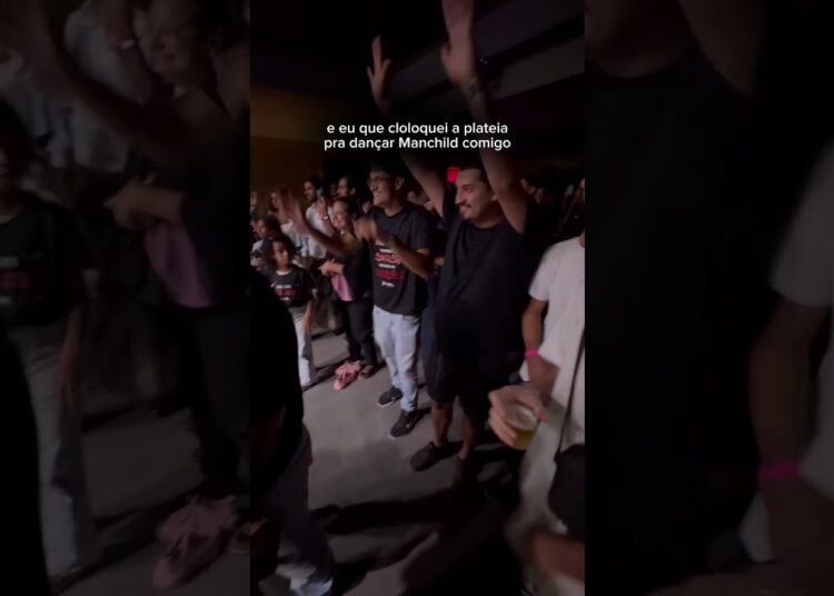 Foi icônico assistir do palco💅🏻✨ #manchild #sabrinacarpenter #show #dancinha #plateia