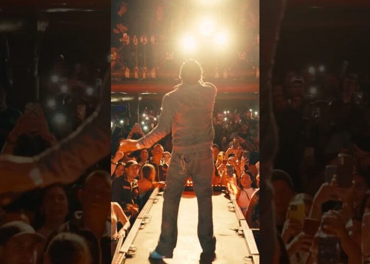 Si me suelta de abrazo me m@ta el frío… #luisterlavoz #musica #show
