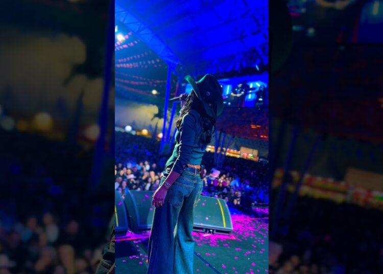 Primeira vez cantando “É Que Eu Não Te Esqueci” no show e vocês cantaram alto comigo ❤️‍🔥