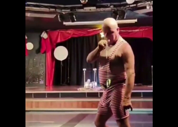 Espectáculos Bravo presenta Old Comedy Circus.