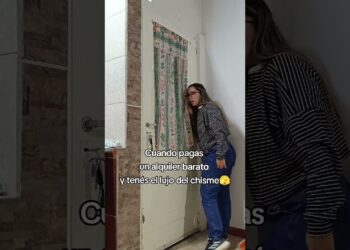 Chismecito gratis 👀 #humor #movimientoelamorhacealmundogirar #greenscreen #yosoydelos7mil