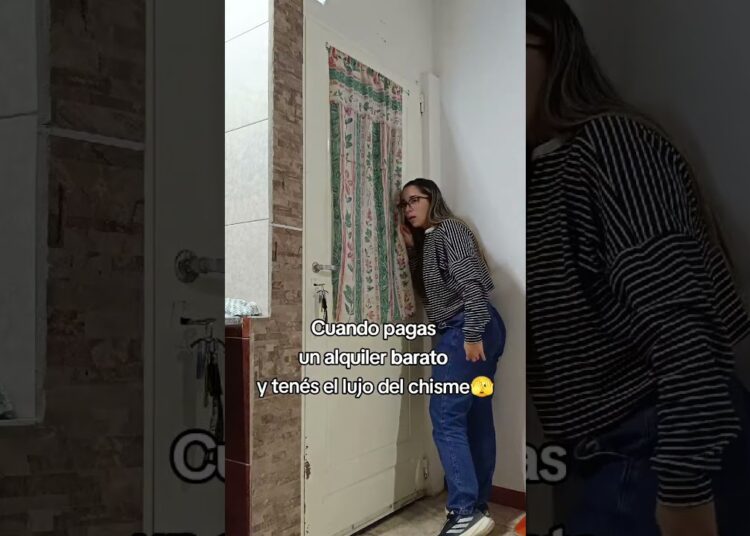 Chismecito gratis 👀 #humor #movimientoelamorhacealmundogirar #greenscreen #yosoydelos7mil