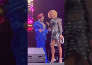 Show drag en La Casa de La Música de Galeano