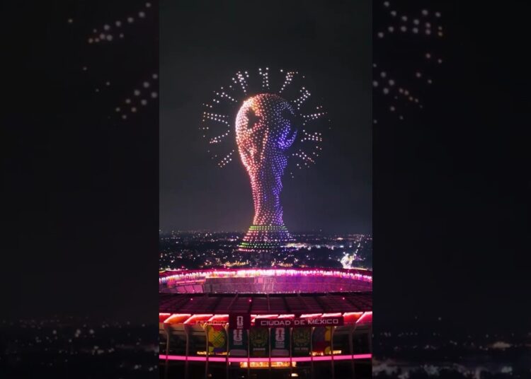 ⚽ MUNDIAL de FÚTBOL FIFA 2026 ✨ El IMPRESIONANTE SHOW de DRONES que ILUMINA la CIUDAD de MÉXICO 🚁