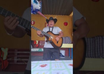 aquí cantandoles otra rolita perrona #musica