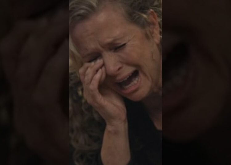 Vitória fica desesperada com o desmaio do Felipe #novelas #novela #alémdotempo #novela