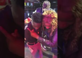 CELEBRITY Faz o seu PRIMEIRO GRANDE SHOW E DEIXA O PUBLICO DE BOCA ABERTA
