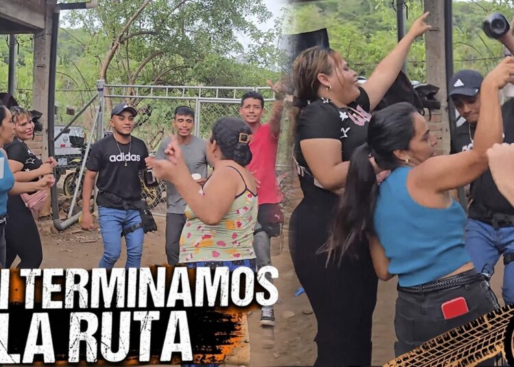Se armo el bailongo. Disfrutamos de la buena musica de EL GRUPO FL.🕺🏻💃🏻