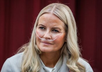 La princesa heredera de Noruega se somete con éxito a un trasplante de pulmón, dice palacio