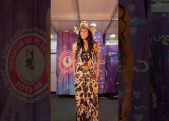Pronta para o show 🤎🤍 #anacastela #boiadeira