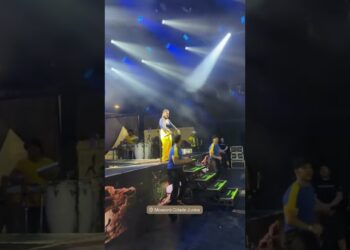 momento que Simone Mendes entra no show em Mossoró-Rio Grande do Norte #simonemendes #sertanejo #top