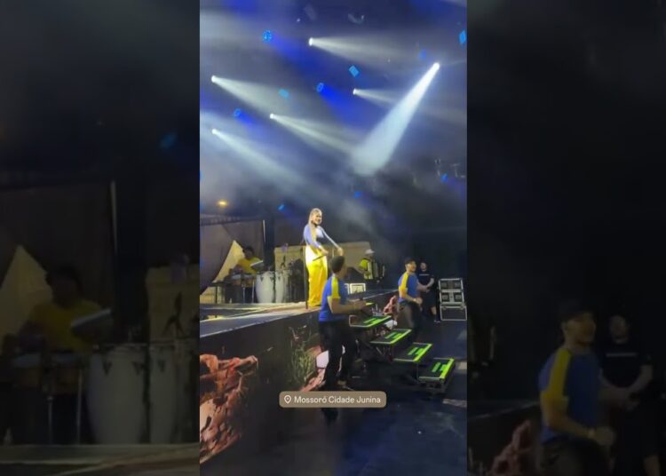 momento que Simone Mendes entra no show em Mossoró-Rio Grande do Norte #simonemendes #sertanejo #top