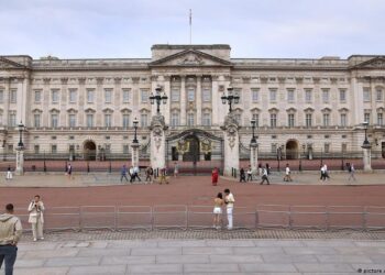 El rey Carlos no vivirá en el Palacio de Buckingham, revela impuestos
