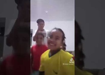 🎶🇧🇷 CRIANÇAS ENTRARAM NA TREND E DERAM SHOW! 😍#foryou #funnyvideos #fly #brasil #copadomundo #trend