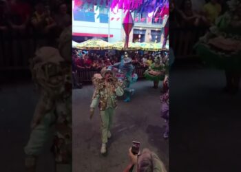 a EXPLOSÃO da QUADRILHA ZABUMBA no CORAÇÃO do RECIFE.
