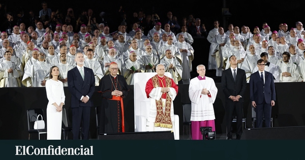 600 cantantes, 200 esteladas, un Papa y los Mossos: Cataluña, reflejada en la Sagrada Familia