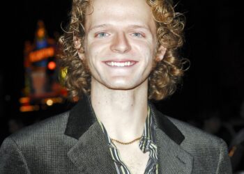 Actor de 'How I Met Your Mother' es condenado a más de 30 años de cárcel tras apuñalar a su exnovia