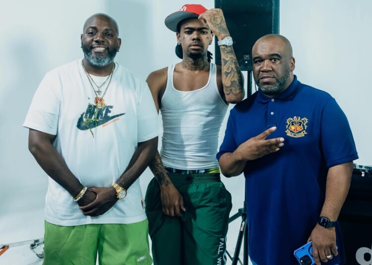 Big YBA le ofrece a Charlotte una primera escucha exclusiva de su próximo álbum 'The World Might Jude Me' The Hype Magazine: Revelando el pulso de la cultura urbana: ¡del hip hop a Hollywood! Explore un tapiz diverso de historias, entrevistas y editoriales impactantes que abarcan moda, juegos, películas, MMA, EDM, rock y más. www.thehypemagazine.com - La revista Hype La revista Hype