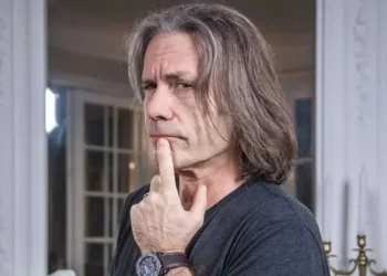 Bruce Dickinson elige las 2 canciones que definen el rock and roll