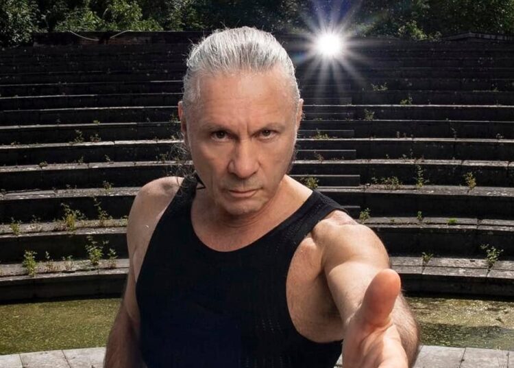 Bruce Dickinson, de Iron Maiden, critica a cantantes veteranos: "Ya no son leyendas"