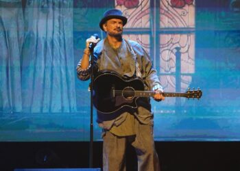 Ricardo Arjona en el Movistar Arena: "Guarda el teléfono y mírame a los ojos", le pidió a una fan. Foto: Emmanuel Fernández