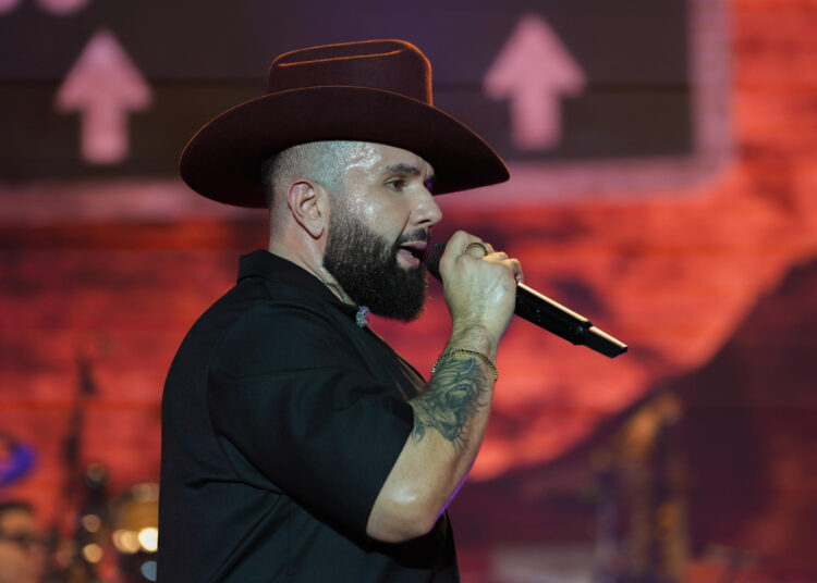 Carín León pide apoyar a Venezuela en el primer concierto del estadio del Inter Miami