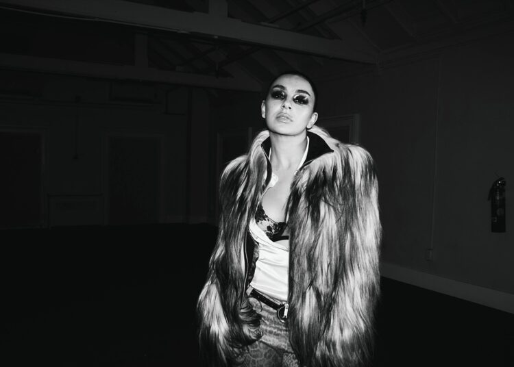 Charli xcx anuncia nuevo álbum 'Música, Moda, Cine' • Noticias • Revista DIY