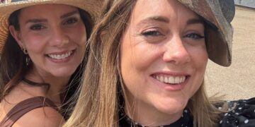 ¡HOLA! Editoras Miranda Thompson y Rachel Avery en Royal Ascot