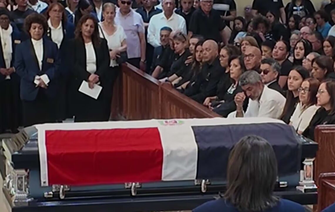 Comunidad dominicana da últimos adiós al cantante Alex Bueno en NY | Video | Univision Nueva York WXTV