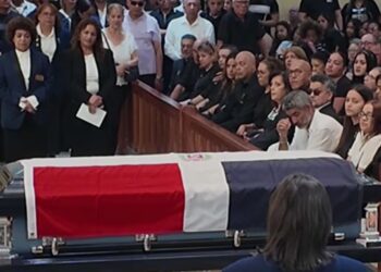 Comunidad dominicana da últimos adiós al cantante Alex Bueno en NY | Video | Univision Nueva York WXTV