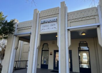El Centro Cultural Bath House celebra el 16 de junio con comida y entretenimiento en vivo