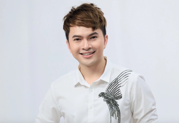 Nam Cuong fue uno de los cantantes ídolos adolescentes más destacados durante el período comprendido entre 2005 y 2009.