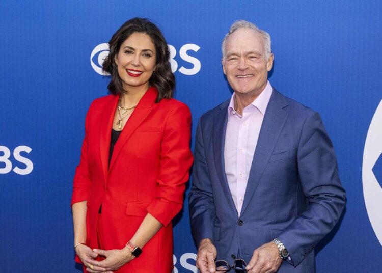 El periodista de 60 Minutes, Scott Pelley, aplaudido por sus compañeros por interrogar al recién nombrado jefe de CBS, Nick Bilton.