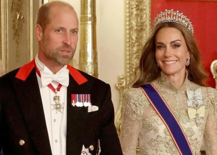 La capacidad de Kate Middleton para apoyar y estabilizar al príncipe William la ha convertido en una de las figuras detrás de escena más influyentes de la monarquía, según el ex mayordomo real Grant Harrold. Por: James Whatling / MEGA