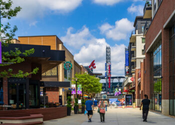 Tiendas, apartamentos y restaurantes en Battery Atlanta