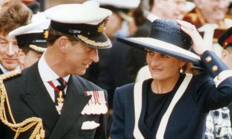 En una biografía real de 2026, el historiador Hugo Vickers escribió que, en cooperación con el autor Andrew Morton, la princesa Diana “presentó todos los agravios que pudo reunir contra su desventurado marido”, el rey Carlos III, y confirmó que la ex Camilla Parker Bowles era “la otra mujer en su vida”. Por: Phil Loftus/Capital Pictures/MEGA