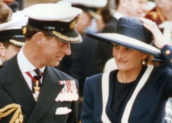 En una biografía real de 2026, el historiador Hugo Vickers escribió que, en cooperación con el autor Andrew Morton, la princesa Diana “presentó todos los agravios que pudo reunir contra su desventurado marido”, el rey Carlos III, y confirmó que la ex Camilla Parker Bowles era “la otra mujer en su vida”. Por: Phil Loftus/Capital Pictures/MEGA