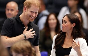 El príncipe Harry y la duquesa Meghan aceptaron la invitación del rey Carlos III para alojarse en residencias reales durante su visita a Inglaterra. (Foto de Odd ANDERSEN / AFP) (AFP)
